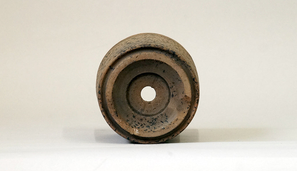Kusaya Black speckled round pot A079