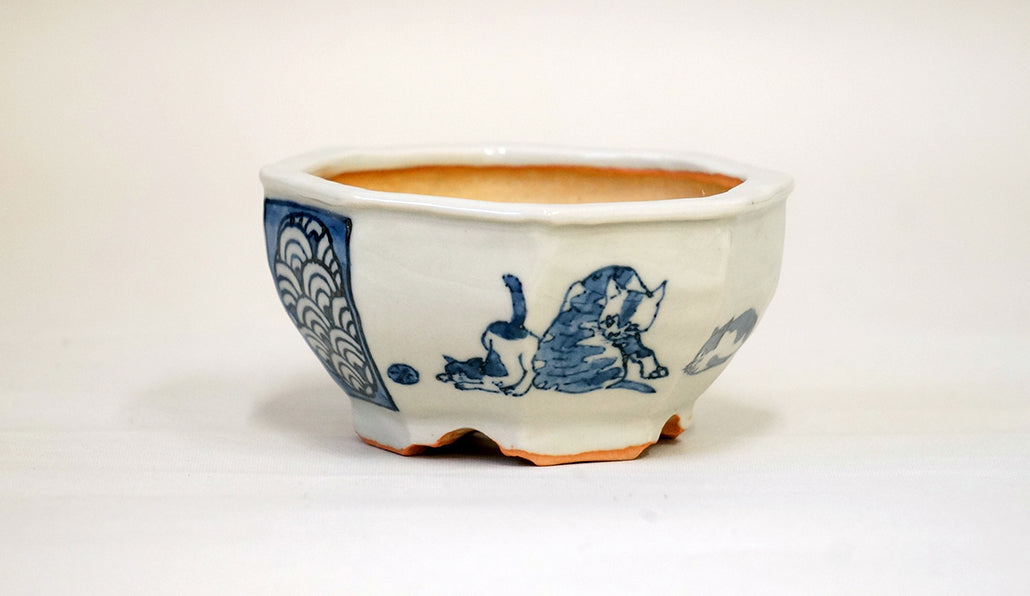 Gassan Octagonal Pot with Hand-Painted Cats 3.6"(9.2cm) G159 +++ Shipping Free