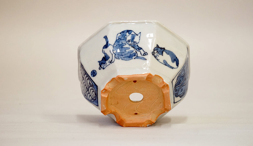 Gassan Octagonal Pot with Hand-Painted Cats 3.6"(9.2cm) G159 +++ Shipping Free