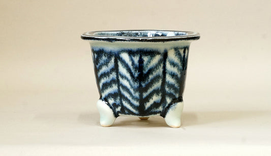 Flower Shaped Pot with Leaf Vine Pattern by Yuka Y029 +++ Shipping Free