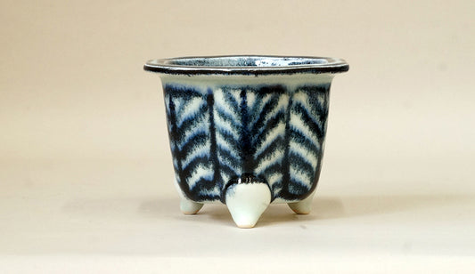 Flower Shaped Pot with Leaf Vine Pattern by Yuka Y029 +++ Shipping Free