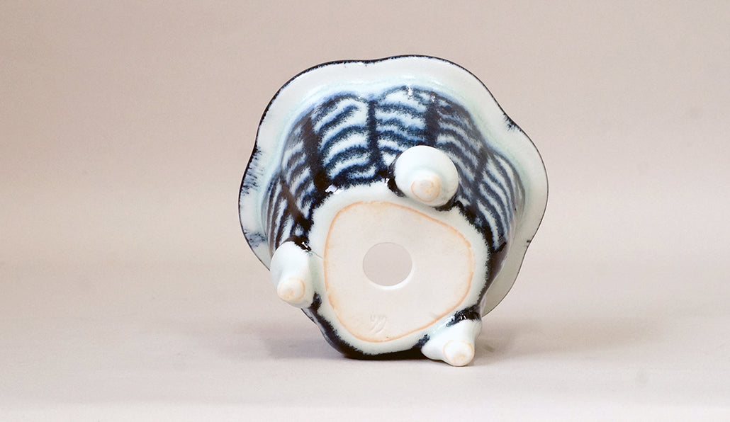 Flower Shaped Pot with Leaf Vine Pattern by Yuka Y029 +++ Shipping Free