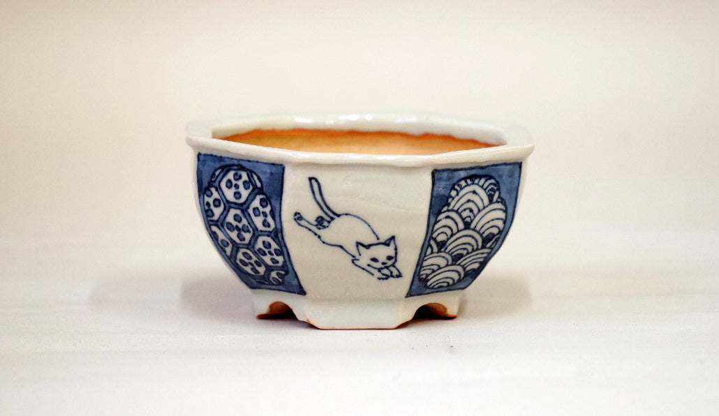 Gassan Octagonal Pot with Hand-Painted Cats 3.6"(9.2cm) G158 +++ Shipping Free