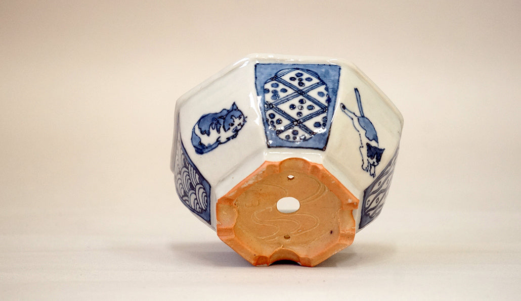Gassan Octagonal Pot with Hand-Painted Cats 3.6"(9.2cm) G158 +++ Shipping Free