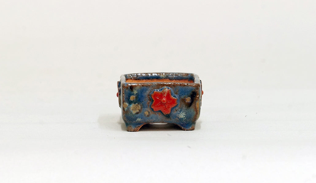 Kei Mini square bonsai pot featuring red floral reliefs 1.38"(3.5cm) K040